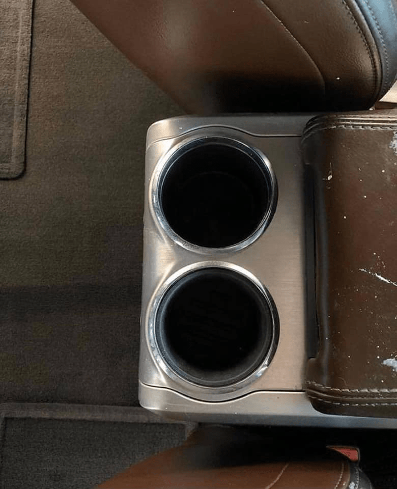 Mo's Carpet Shampooing Services & Auto Detailing Offers Car Cleaning in