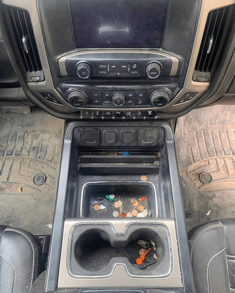 Mo's Carpet Shampooing Services & Auto Detailing Offers Car Cleaning in