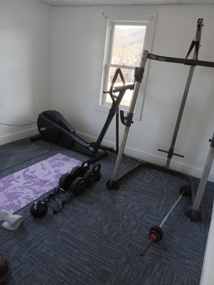 Mo's Carpet Shampooing Services & Auto Detailing Offers Car Cleaning in